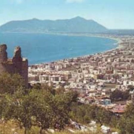 Art Deco City Center Near The Beach! Терачина Екстериор снимка